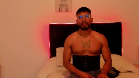 taylormaccurdy_ online show from October 31, 7:03 pm