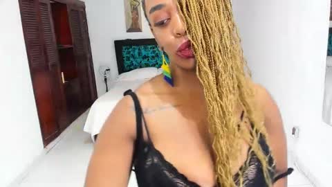 Snapshot of taylorslims chatting on February 6, 7:51 pm taylorslims online show from February 6, 7:51 pm