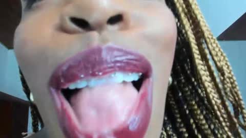 Snapshot of taylorslims chatting on March 11, 12:06 pm taylorslims online show from March 11, 12:06 pm