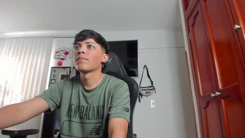 taylorsorf online show from December 11, 8:28 pm