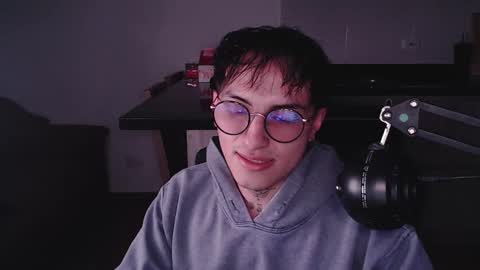 Teo independent model online show from March 19, 3:01 am