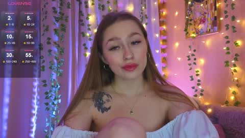 Snapshot of tease_mee_now chatting on October 27, 2:50 pm Eva online show from October 27, 2:50 pm