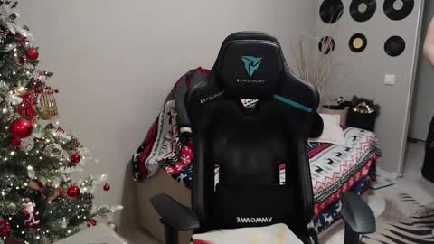 Teddy online show from December 20, 3:57 am