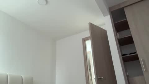 Amy No penetration Virgiin giirl online show from February 2, 1:19 pm