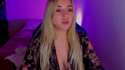 Sara online show from April 26, 3:42 pm