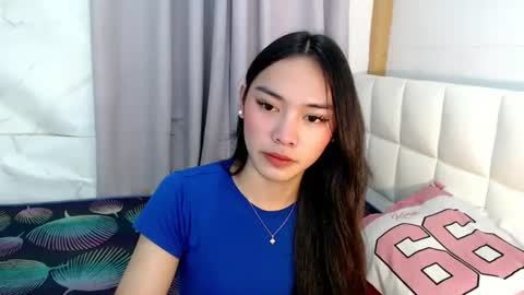 YOGIRL MAXINE online show from June 18, 1:27 pm