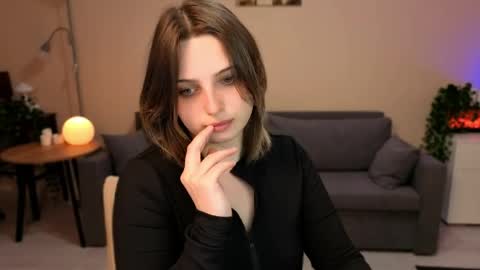 tender_meow online show from May 4, 7:20 pm