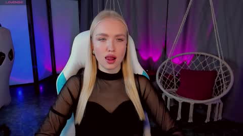 TessaHamilton online show from December 21, 8:21 am