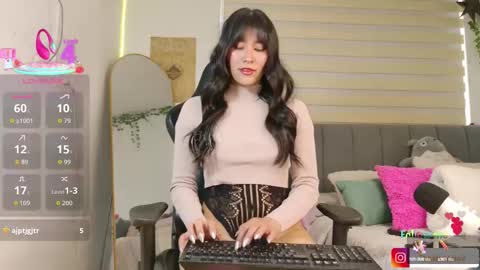 Snapshot of thaeltaylor chatting on September 8, 9:03 pm  Thael online show from September 8, 9:03 pm