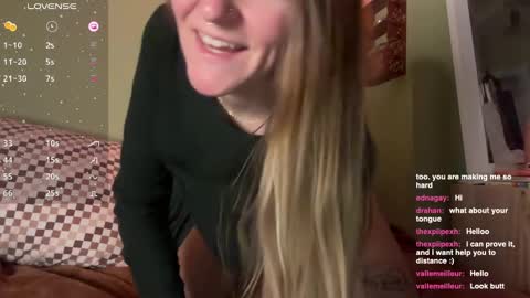 Snapshot of thefoxglovefairy chatting on December 8, 3:18 am Fae online show from December 8, 3:18 am