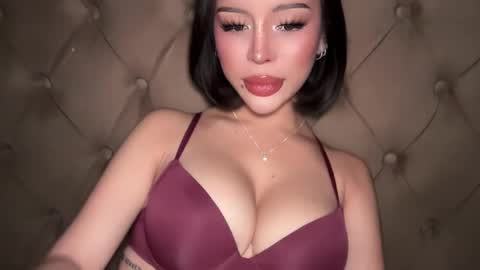 Elle  dont forget to folloW me and thumbs up online show from March 9, 4:17 am