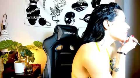 themelrose online show from November 8, 12:57 am