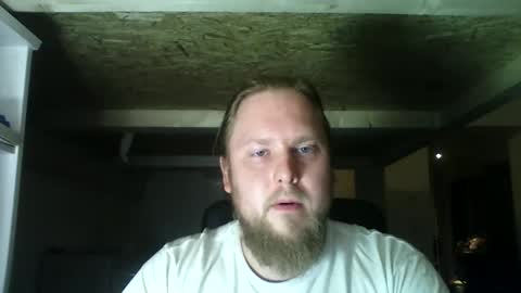 Snapshot of thenewdude1992 chatting on February 21, 8:05 pm thenewdude1992 online show from February 21, 8:05 pm