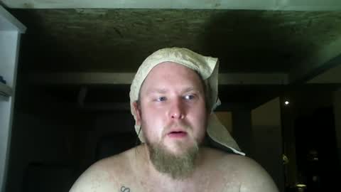 Snapshot of thenewdude1992 chatting on February 17, 8:38 pm thenewdude1992 online show from February 17, 8:38 pm