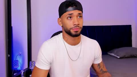 theo_sky1 online show from November 6, 3:26 pm