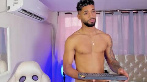 theo_sky1 online show from December 3, 4:40 pm