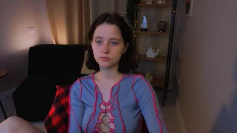 thepretty_kitty online show from December 17, 7:37 am