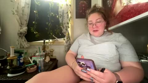 Snapshot of thesashadomme chatting on December 19, 6:34 pm The Sasha Domme online show from December 19, 6:34 pm