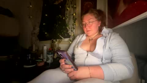 Snapshot of thesashadomme chatting on December 22, 1:34 am The Sasha Domme online show from December 22, 1:34 am