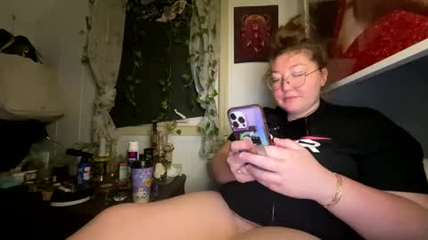 Snapshot of thesashadomme chatting on January 7, 10:41 pm The Sasha Domme online show from January 7, 10:41 pm