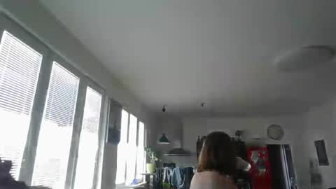thesunnevergoesdown7 online show from May 5, 2:56 pm