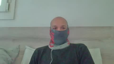 Scarf guy online show from December 18, 9:25 am