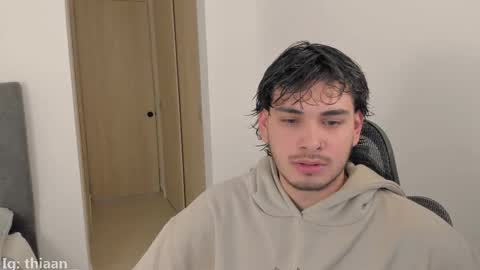 thiaan__ online show from November 16, 8:22 pm