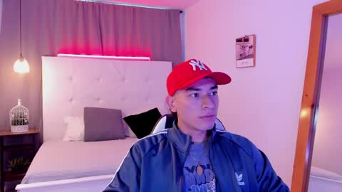 Thiago  online show from April 23, 12:29 pm