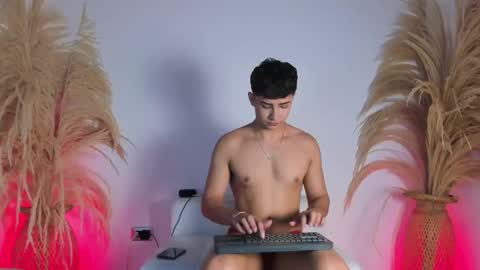 Snapshot of thiago_connor21 chatting on October 14, 6:22 pm Thiago online show from October 14, 6:22 pm