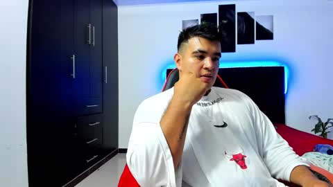 Snapshot of thiago_cp01 chatting on February 26, 9:22 am Thiago online show from February 26, 9:22 am