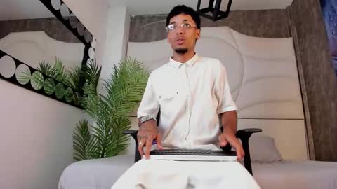 ThiagoFerreti online show from October 17, 3:43 am