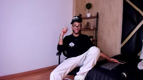 ThiagoFerreti online show from September 26, 3:58 am