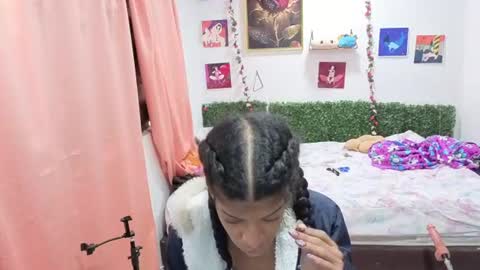 thiana_horny online show from June 25, 12:43 pm