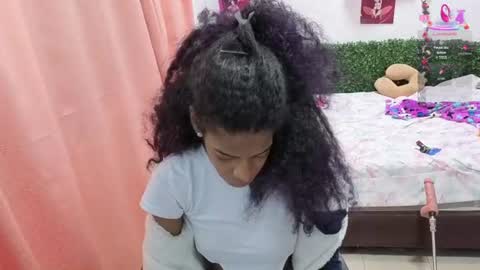 thiana_horny online show from June 23, 1:50 pm