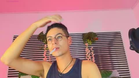 Thiago Saenzz online show from June 16, 2:04 am