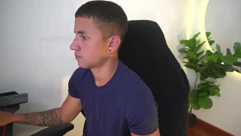 thin_tommy11 online show from February 6, 8:00 pm