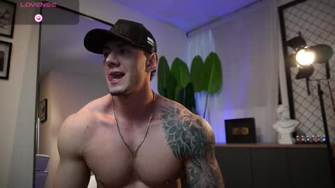 Thomas Falcon online show from February 21, 11:19 pm