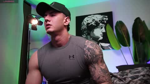 Thomas Falcon online show from February 7, 12:35 am