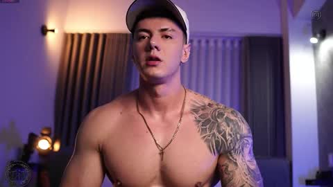 Thomas Falcon online show from September 26, 1:57 am