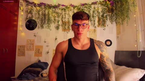 Thomas Grey online show from February 5, 10:11 pm