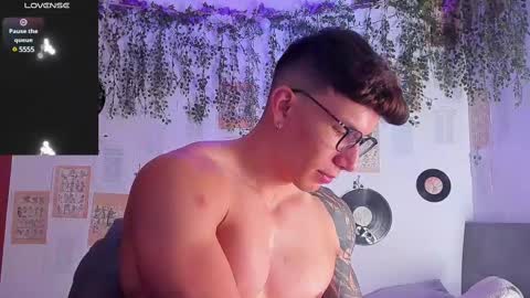 Thomas Grey online show from March 3, 11:33 am