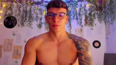 Thomas Grey online show from February 8, 6:43 am