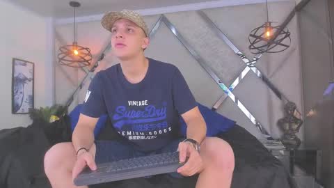 Snapshot of thomas_may4rs chatting on February 24, 7:22 am ---Thomas--- online show from February 24, 7:22 am