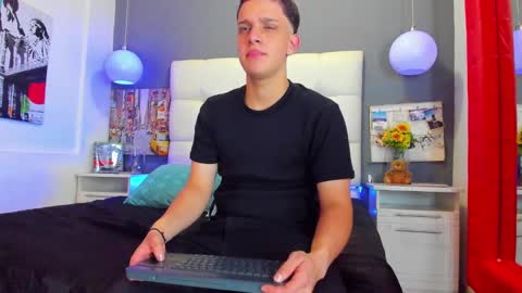 Snapshot of thomas_may4rs chatting on March 11, 3:58 am ---Thomas--- online show from March 11, 3:58 am