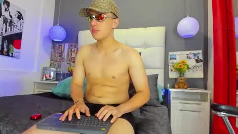 Snapshot of thomas_may4rs chatting on March 4, 4:06 am ---Thomas--- online show from March 4, 4:06 am