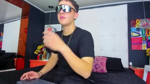 Snapshot of thomas_may4rs chatting on March 12, 4:30 am ---Thomas--- online show from March 12, 4:30 am