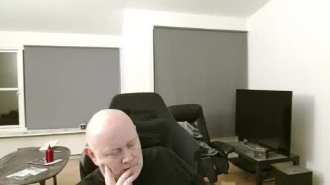 thomash32 online show from October 31, 10:54 pm