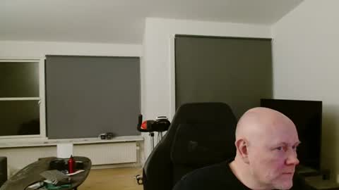 thomash32 online show from November 22, 8:07 pm