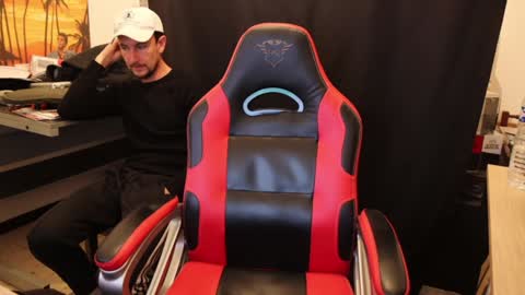 Thony Grey online show from December 1, 8:11 pm