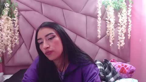 Snapshot of tiffani_hott_ chatting on February 7, 3:02 am TIFANI online show from February 7, 3:02 am